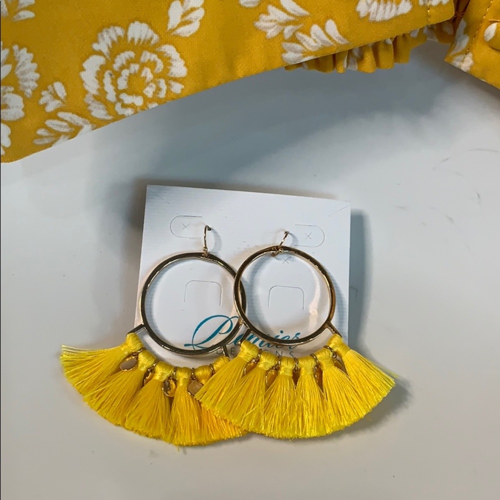 Yellow tassel earrings! 🌼🌼